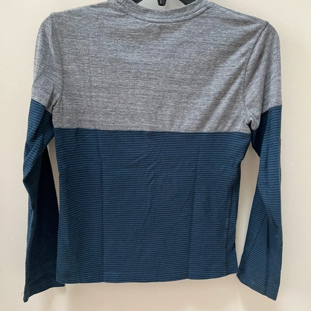 2 Tucker & Tate long sleeved tshirts Heather cream & Gray/teal striped size M